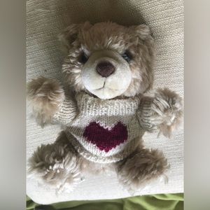 Vintage teddy bear with heart knit sweater in EUC